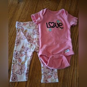 Beautiful Gerber brand baby set. Newborn size.